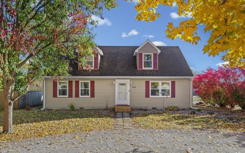 604 S Second St, Fisher, IL, 61843-9429 | Card Image