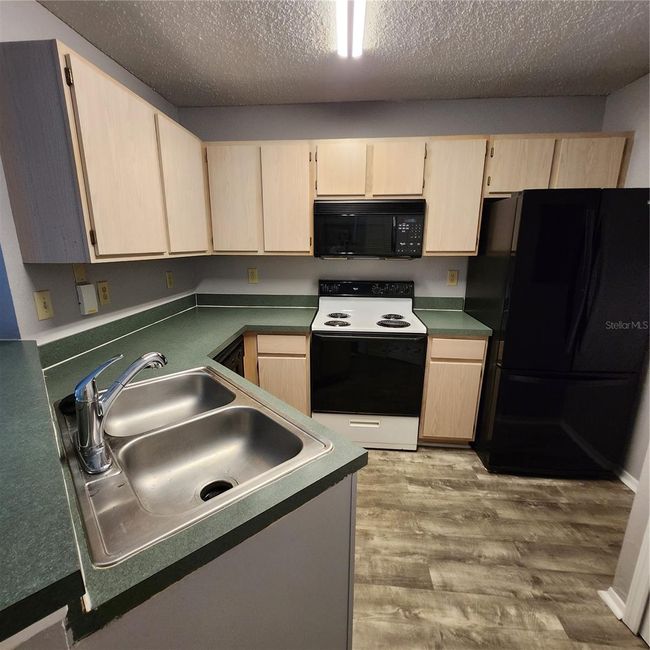 Spacious kitchen | Image 8