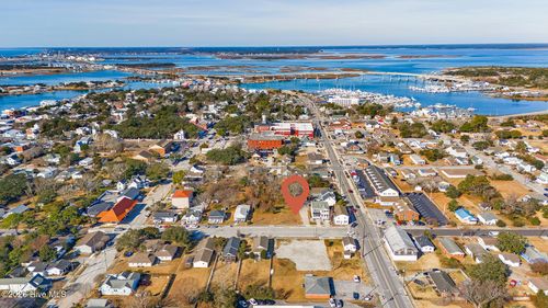 311 Pollock St, Beaufort, NC, 28516-1927 | Card Image