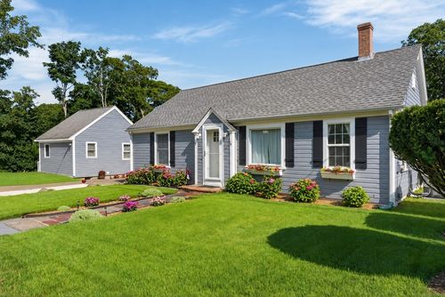 21 W Spring St, Vineyard Haven, MA, 02568-6312 | Card Image