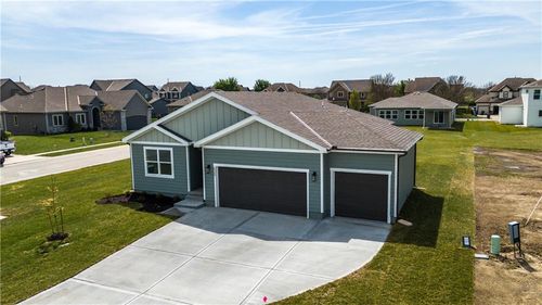 500 Sw Chelmsford Dr, Blue Springs, MO, 64014 | Card Image