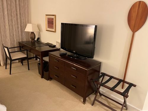 806-223 Saratoga Rd, Honolulu, HI, 96815-1942 | Card Image