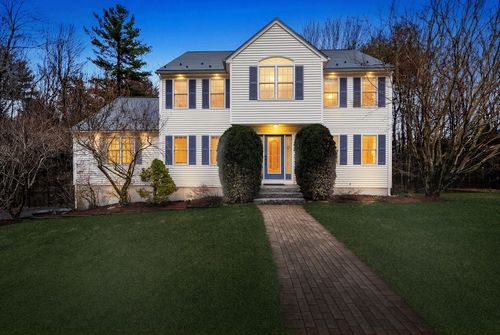 25 Stanphyl Rd, Uxbridge, MA, 01569-2085 | Card Image