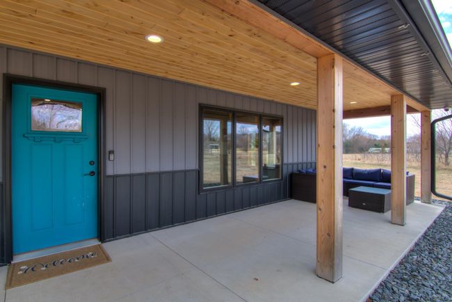 Relaxing front porch space! | Image 44