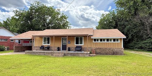 102 N Ash Ave, Tahlequah, OK, 74464-3001 | Card Image