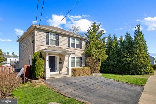 239 Railroad Ave, EPHRATA, PA, 17522-2327 | Card Image