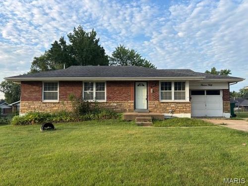 1250 Admiral Dr, Saint Louis, MO, 63137-1425 | Card Image