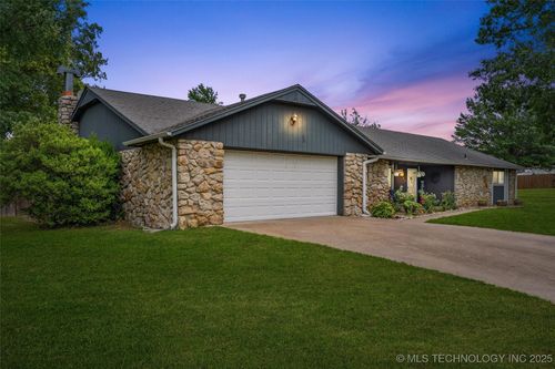 1408 Meadowcrest Ct, Bartlesville, OK, 74006-6023 | Card Image