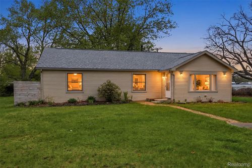 20052 Pine St, Trenton, MI, 48183 | Card Image
