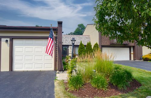8 Westwood Drive, Indian Head Park, IL, 60525 | Card Image