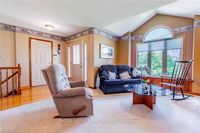 601 Bunting Rd, House other with 3 bedrooms, 2 bathrooms and 6 parking in Saint Catharines ON | Image 5