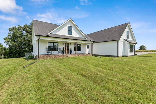 2590 Oakdale Rd, Westmoreland, TN, 37186-2945 | Card Image