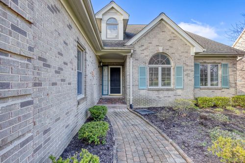 8518 Invitational Dr S, Washington Township, MI, 48094 | Card Image