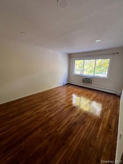 apt-3-2122 Menahan St, Ridgewood, NY, 11385-2799 | Card Image