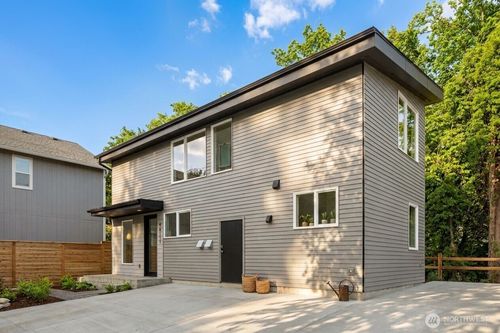 4411 21st Ave Sw, Seattle, WA, 98106-1302 | Card Image