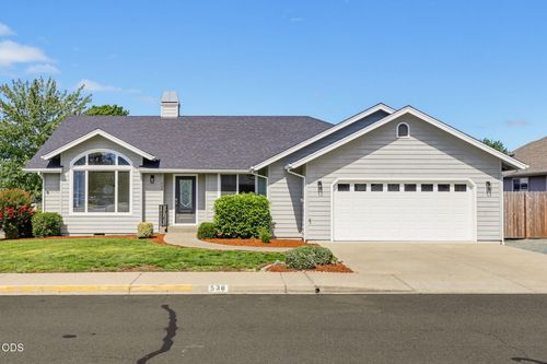 538 Sw Leonard St, Grants Pass, OR, 97526-5412 | Card Image