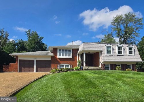 1208 Forestwood Dr, MCLEAN, VA, 22101-2602 | Card Image