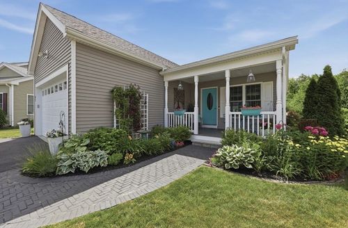 47-47 Hyde Park Cir, Uxbridge, MA, 01569-2174 | Card Image