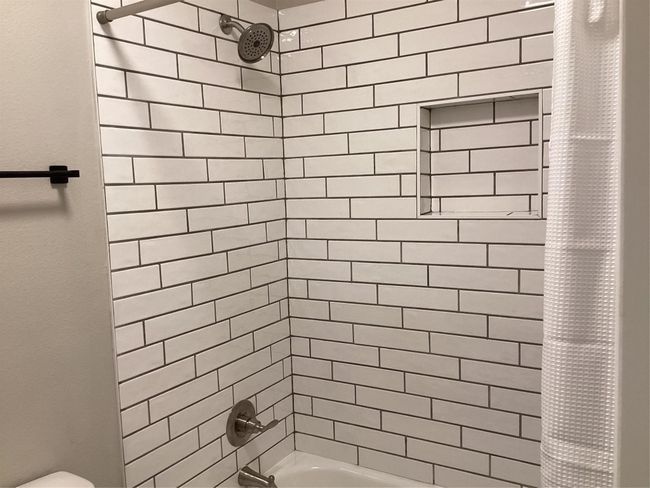 Bathroom with shower / bath combination with curtain and toilet | Image 28