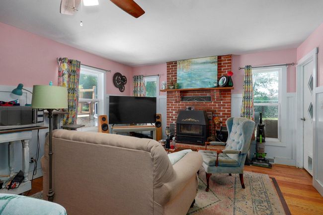 In-law quarters Living Area | Image 26
