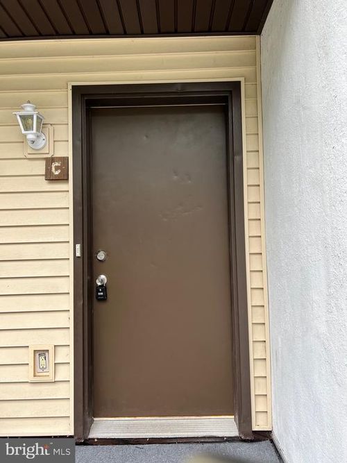 1334 W Wyomissing Ct, West Lawn, PA, 19609-2355 | Card Image