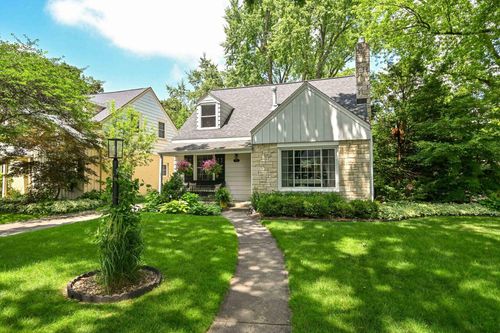 9326 Beverly Place, Wauwatosa, WI, 53226 | Card Image