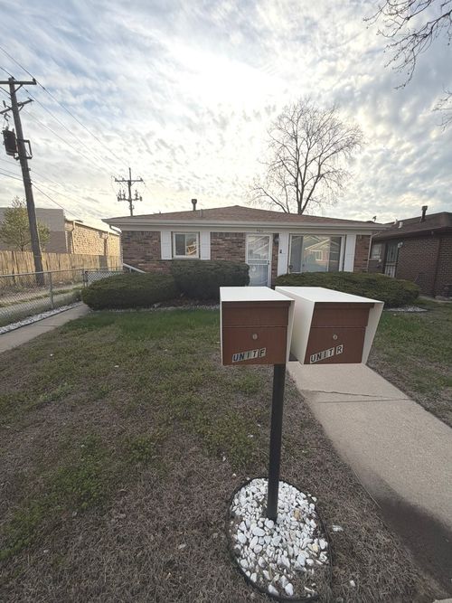 r-460 Hoxie Avenue, Calumet City, IL, 60409 | Card Image