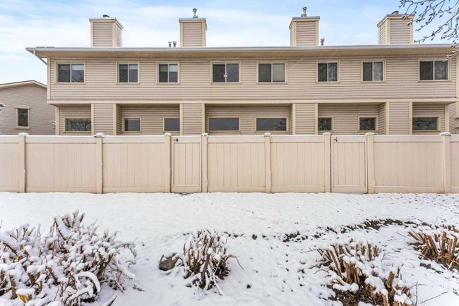 718 Queenston Terrace Se, Home with 2 bedrooms, 1 bathrooms and 2 parking in Calgary AB | Image 33
