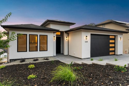 420 Miles Ct, Auburn, CA, 95603-5470 | Card Image