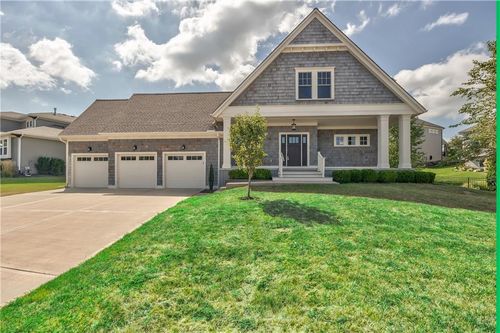 9742 Shady Bend Cir, Lenexa, KS, 66227-7326 | Card Image