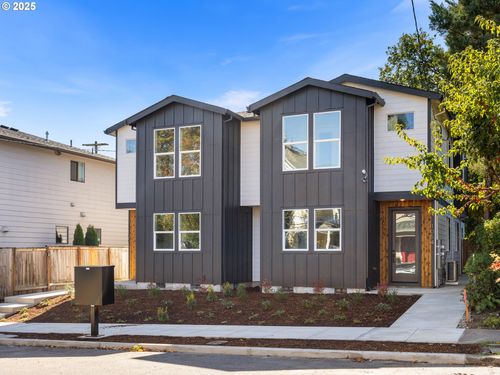 1054 Se Franklin St, Portland, OR, 97202-2530 | Card Image