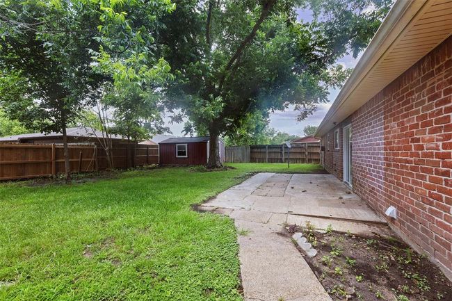 Fenced backyard perfect for outdoor relaxation. | Image 28