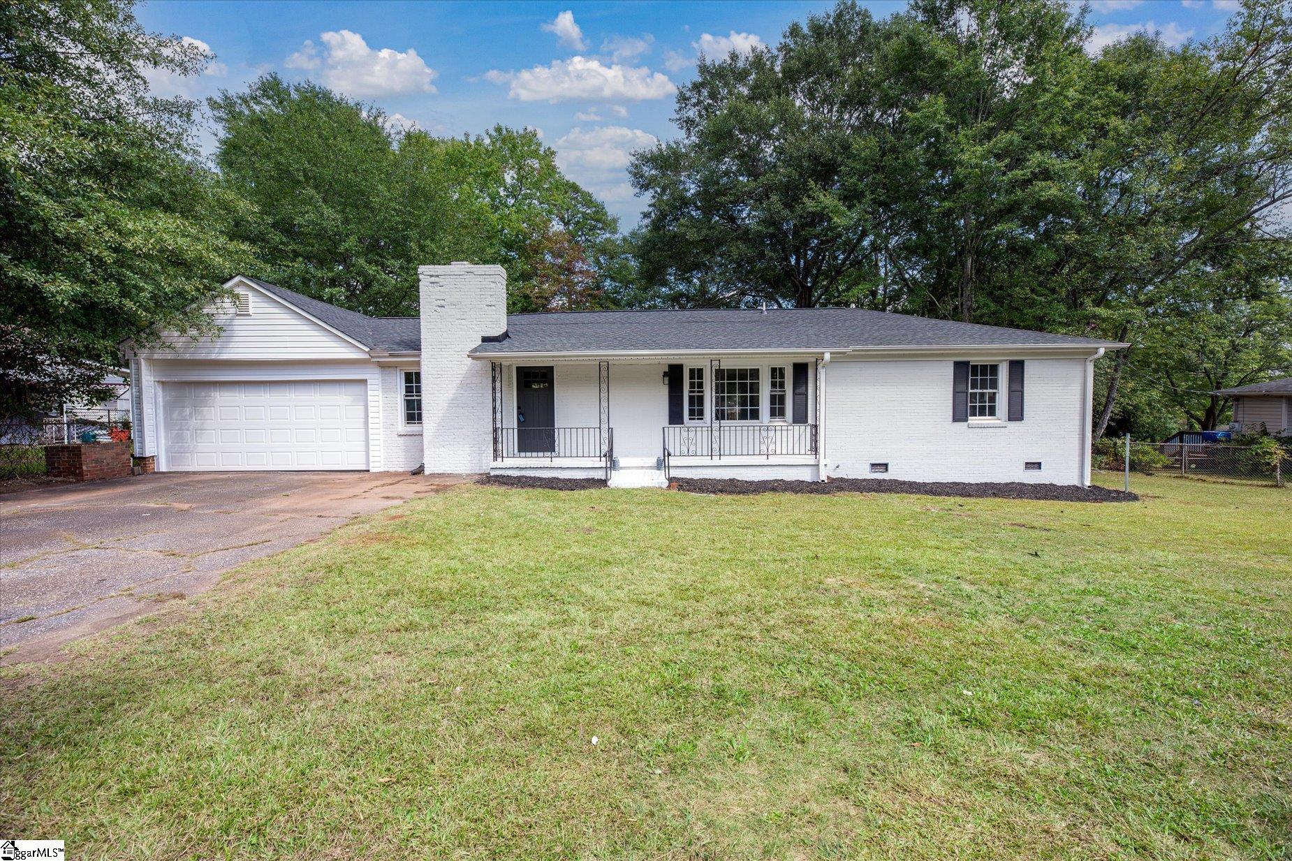 Sulphur Springs Dr, Greenville, SC 29617