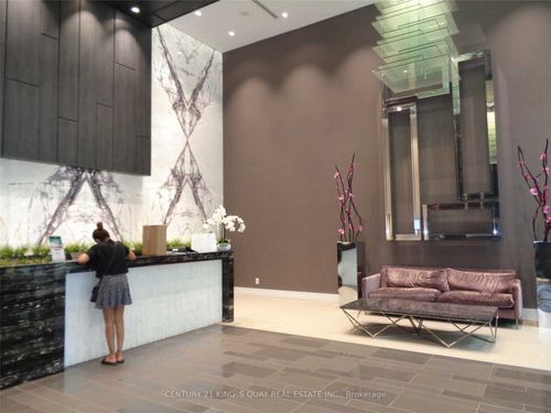 911-9205 Yonge St, Richmond Hill, ON, L4C1V5 | Card Image