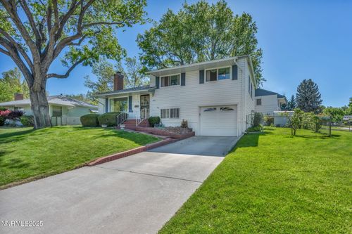 895 Stoker Ave, Reno, NV, 89503-4119 | Card Image