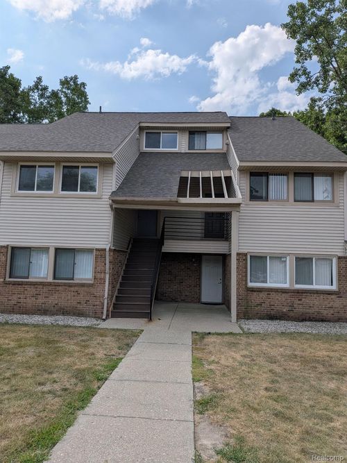 229-2819 Davison Ave, Auburn Hills, MI, 48326-2031 | Card Image