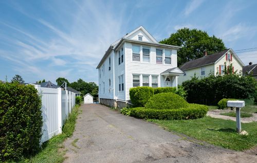 2 Edgewood St, Danbury, CT, 06810-5330 | Card Image