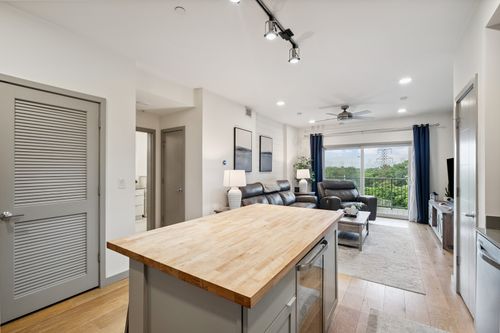 apt-219-400 Herron Dr, Nashville, TN, 37210-4649 | Card Image