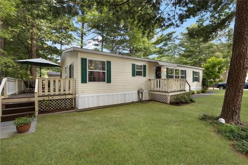 8 King Philip Rd, Coventry, RI, 02816-4029 | Card Image