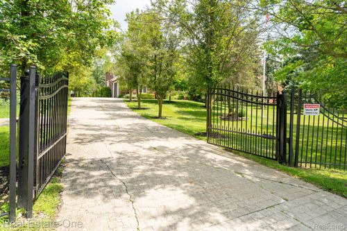 6120 Evanswood Rd, TROY, MI, 48085-1134 | Card Image