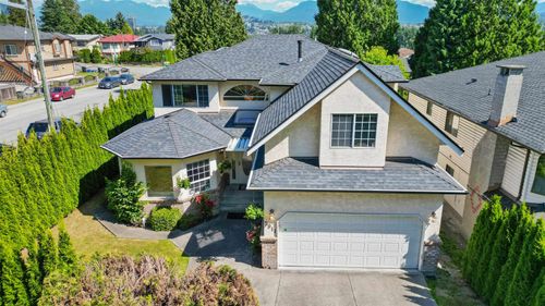 5911 Sunset Street, House other with 5 bedrooms, 3 bathrooms and 4 parking in Burnaby BC | Card Image