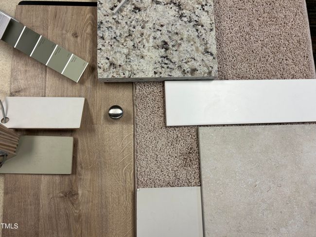 Lot 13 - Interior selections | Image 6