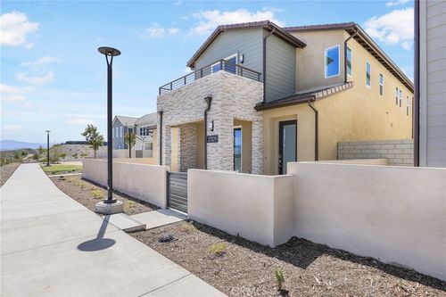 27109 Tamarack Ln, Valencia, CA, 91381-0787 | Card Image
