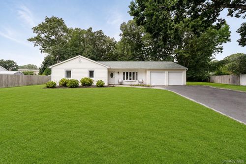 4 Shelley Court, Brookhaven, NY, 11953 | Card Image