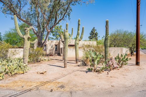 4265 E Whittier St, Tucson, AZ, 85711-4163 | Card Image