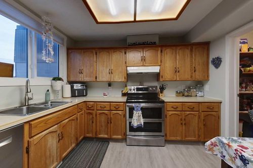 36-608 Main Street Nw, Slave Lake, AB, T0G2A0 | Card Image