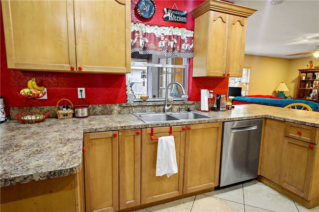 686 Joy St, House other with 3 bedrooms, 2 bathrooms and null parking in SEBASTIAN FL | Image 4
