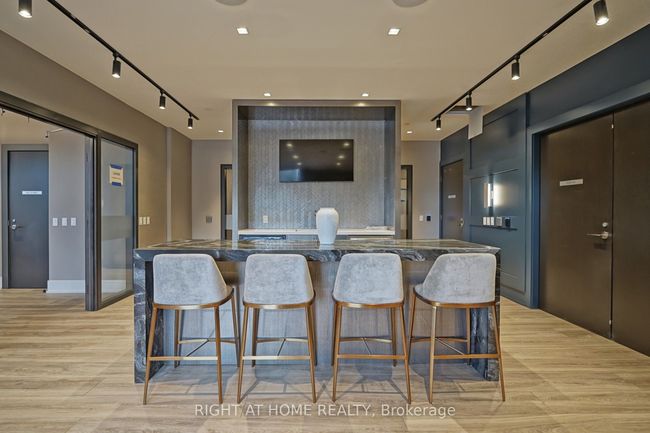 1012 - 286 Main St, Condo with 2 bedrooms, 2 bathrooms and null parking in Toronto ON | Image 35