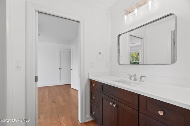 jack and jill bathroom on level 3 | Image 33
