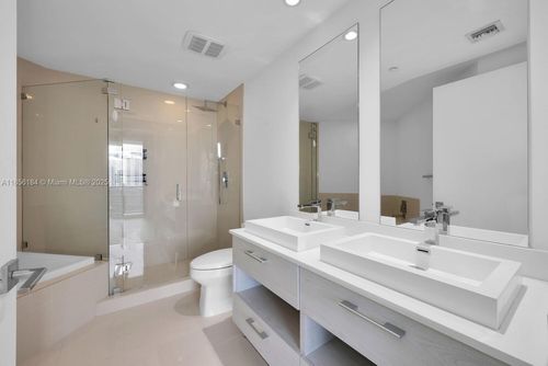 apt-2101-45 Sw 9th St, Miami, FL, 33130-3899 | Card Image